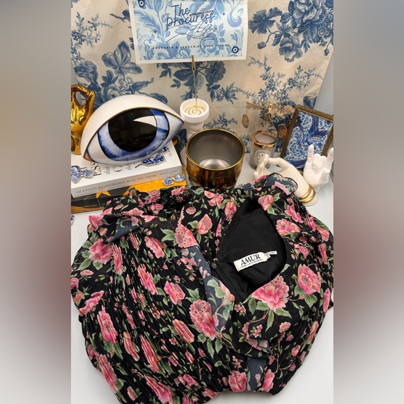 🆕 AMUR 🧿 X REVOLVE NWOT Sleeveless V Neck Pleat Floral Romper Size 8 - Picture 2 of 16